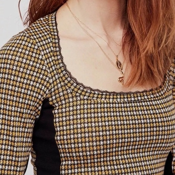 Free People Gold Herringbone Crochet Lace Detail Crop Long Sleeve Tee T-Shirt - Picture 4 of 12